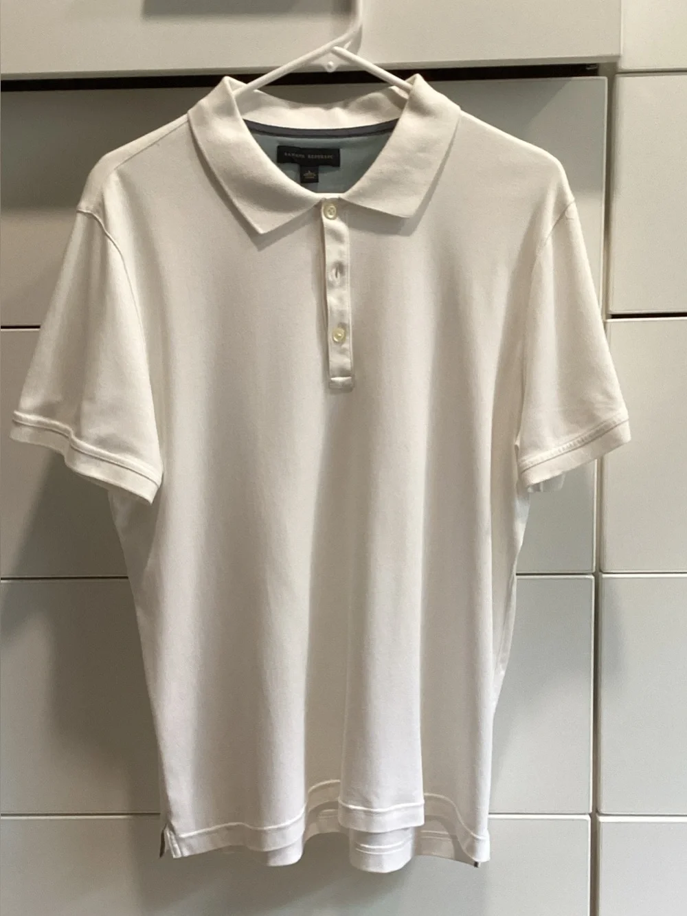 Banana Republic Men’s White Polo Shirt - Minimalist Short Sleeve